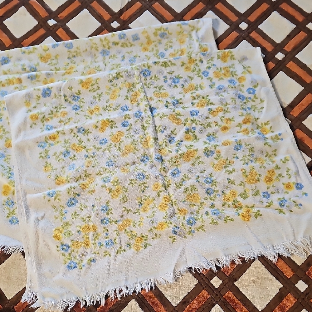 Floral Patterned Vintage Bathtowels